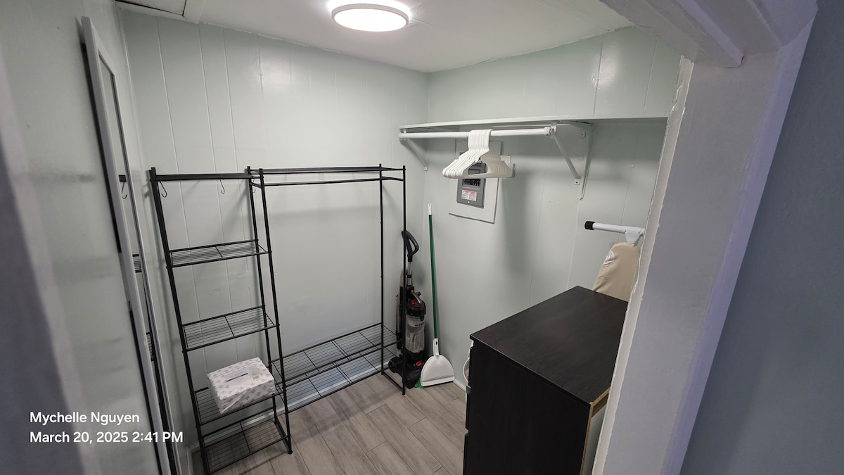 private-studio-pets-friendly-10-mins-to-downtown/