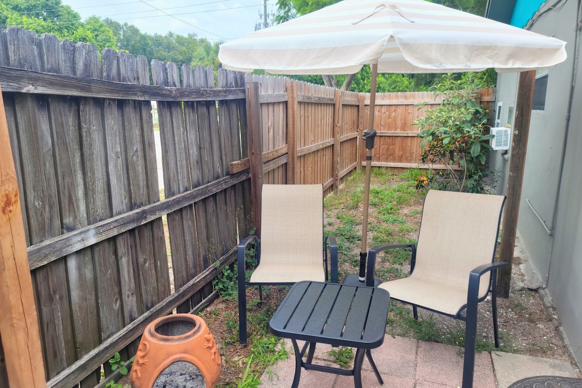 private-studio-pets-friendly-10-mins-to-downtown/