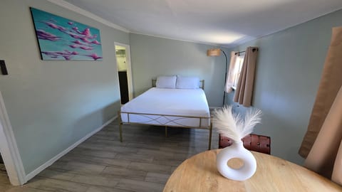 Private studio/pets friendly/10 mins to Downtown