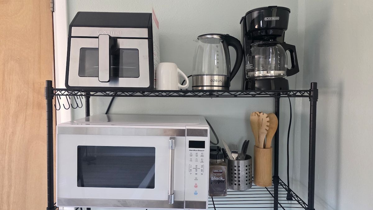 private-studio-pets-friendly-10-mins-to-downtown/