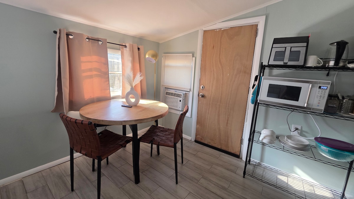 private-studio-pets-friendly-10-mins-to-downtown/