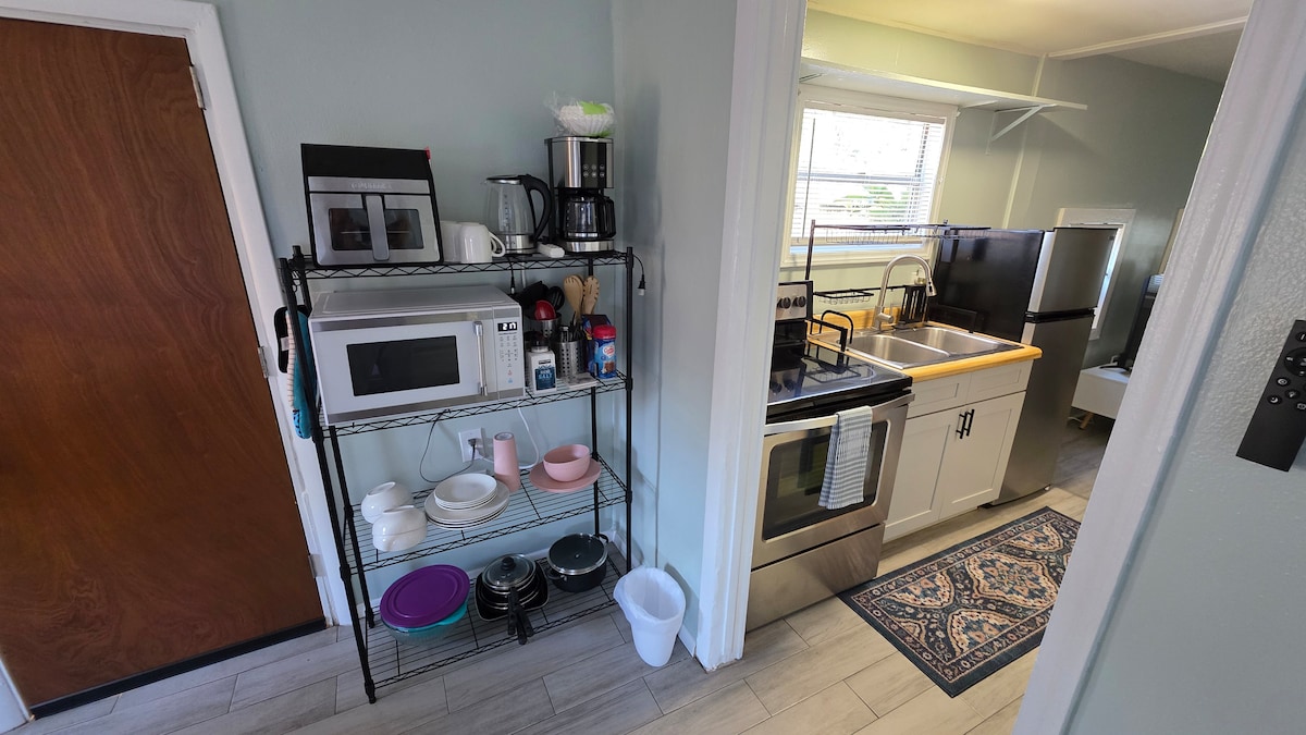 private-studio-pets-friendly-10-mins-to-downtown/