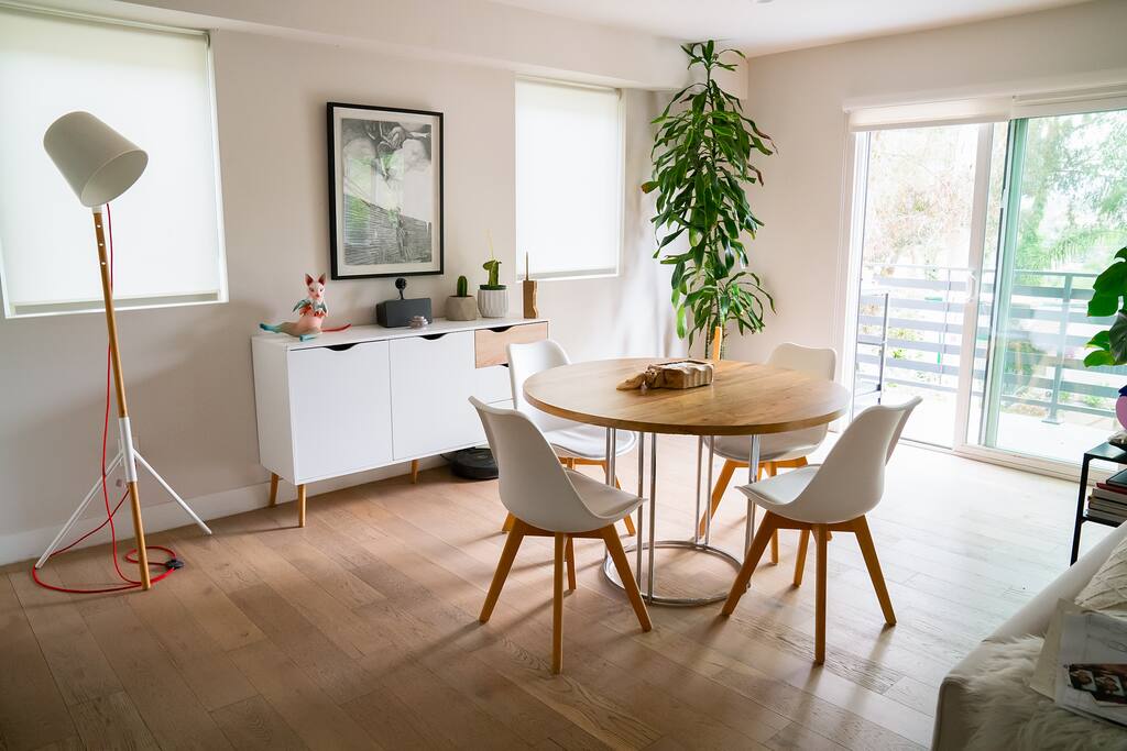 Designer 2BR Oasis w/ Deck, BBQ & Stunning Views