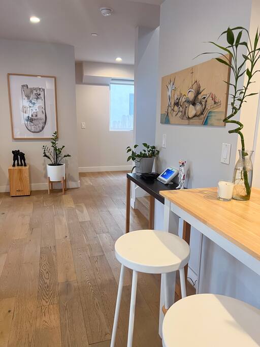 Designer 2BR Oasis w/ Deck, BBQ & Stunning Views