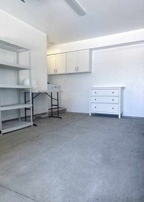 Designer 2BR Oasis w/ Deck, BBQ & Stunning Views