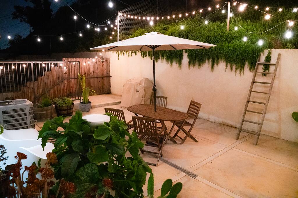 Designer 2BR Oasis w/ Deck, BBQ & Stunning Views