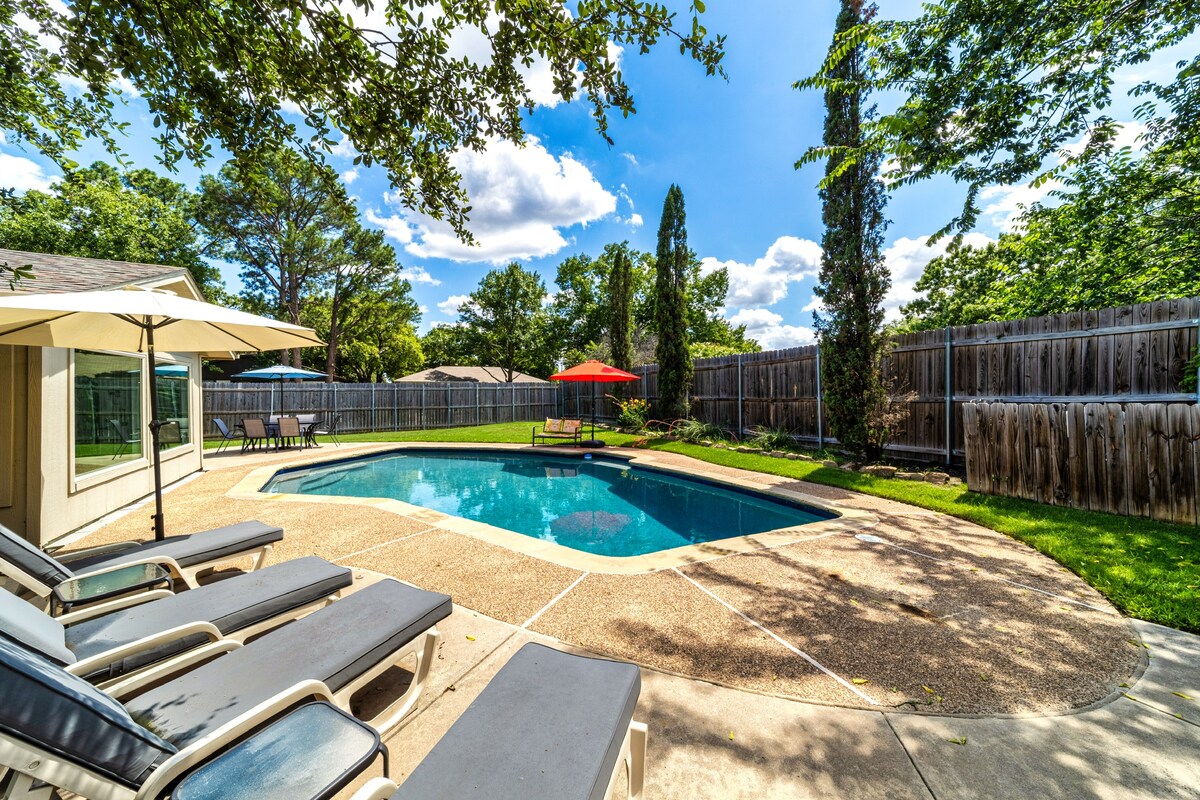 Southwestern Pool Oasis