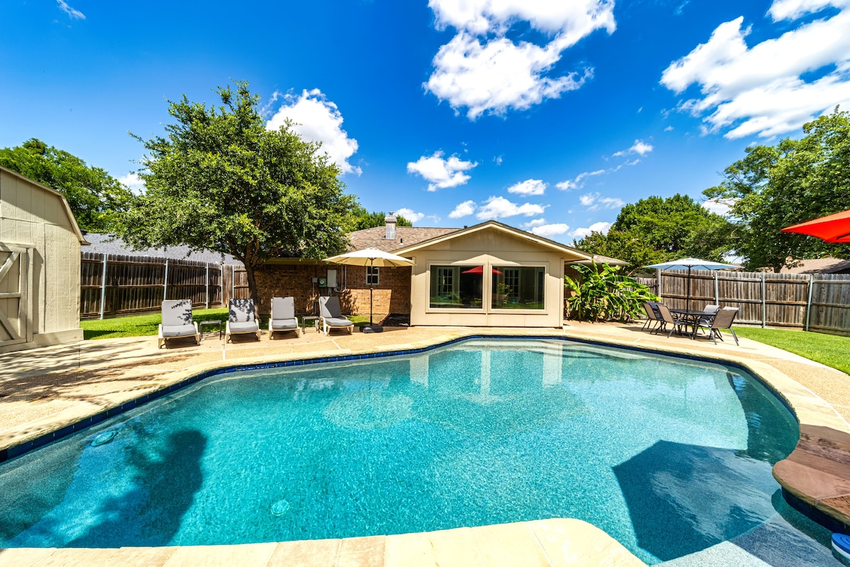 Southwestern Pool Oasis