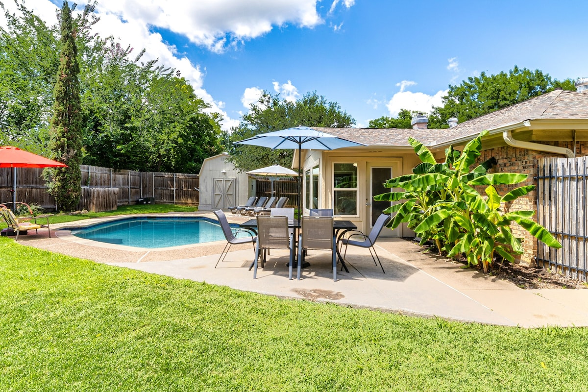 Southwestern Pool Oasis
