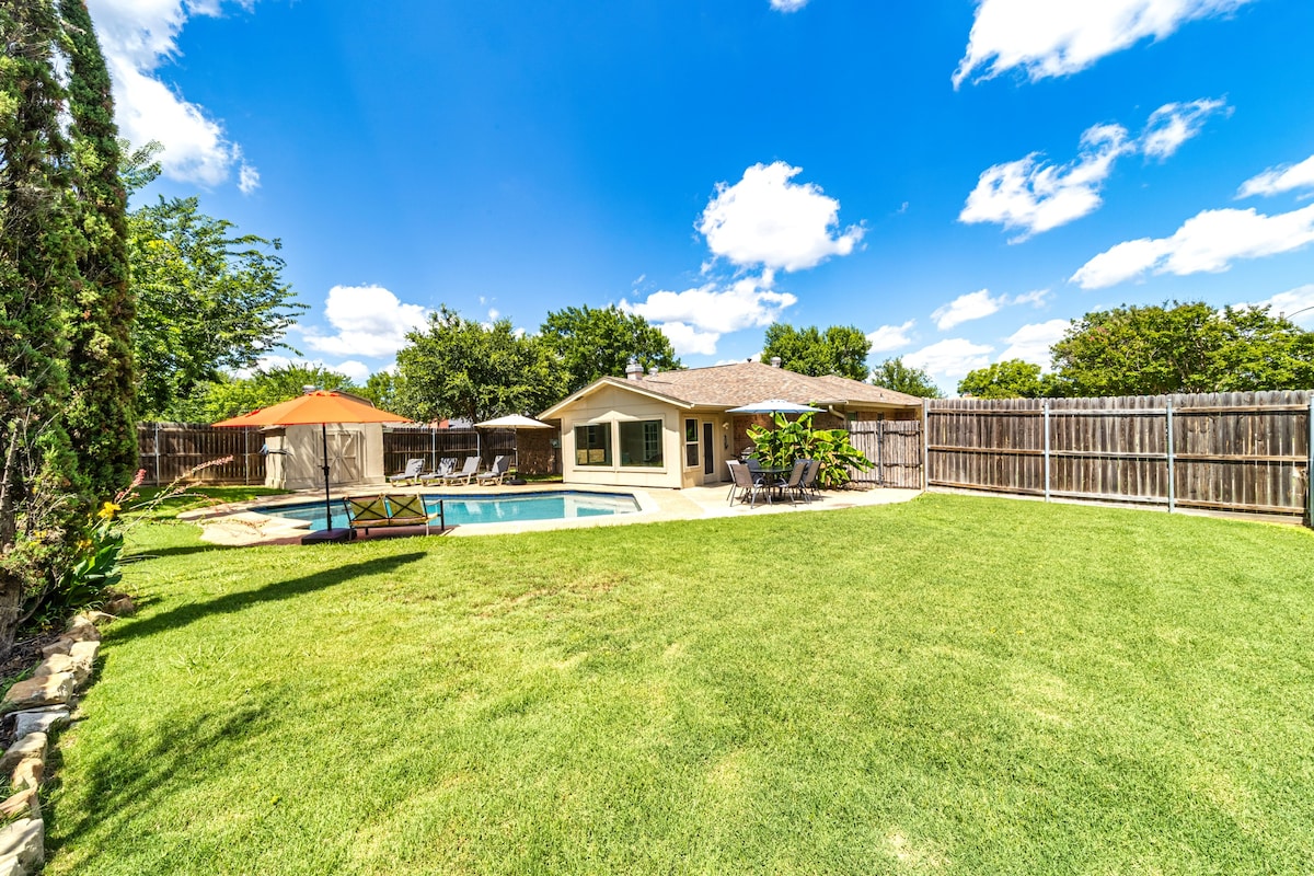 Southwestern Pool Oasis
