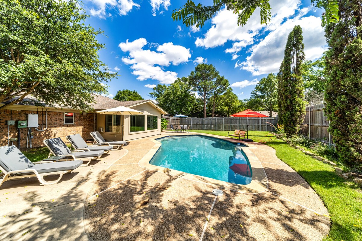 Southwestern Pool Oasis