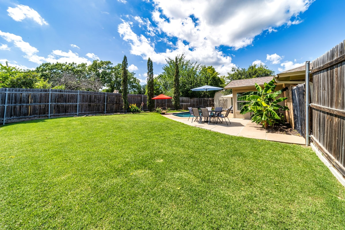 Southwestern Pool Oasis