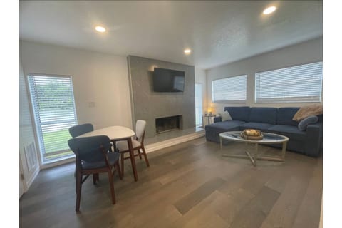 Fully Equipped Modern 1BR, Grill, Outdoor Lounge