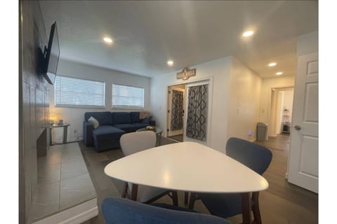 Fully Equipped Modern 1BR, Grill, Outdoor Lounge