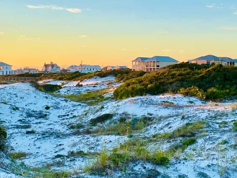 “ “PARK PLACE ” regional public beach park access is 1 block WEST - with lifeguards (Mar-Sep), restrooms, & beach bonfires