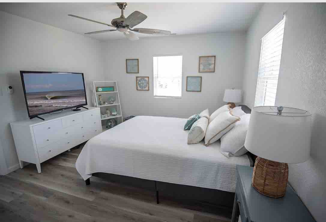The Hidden Gem - Linen and beach gear included!