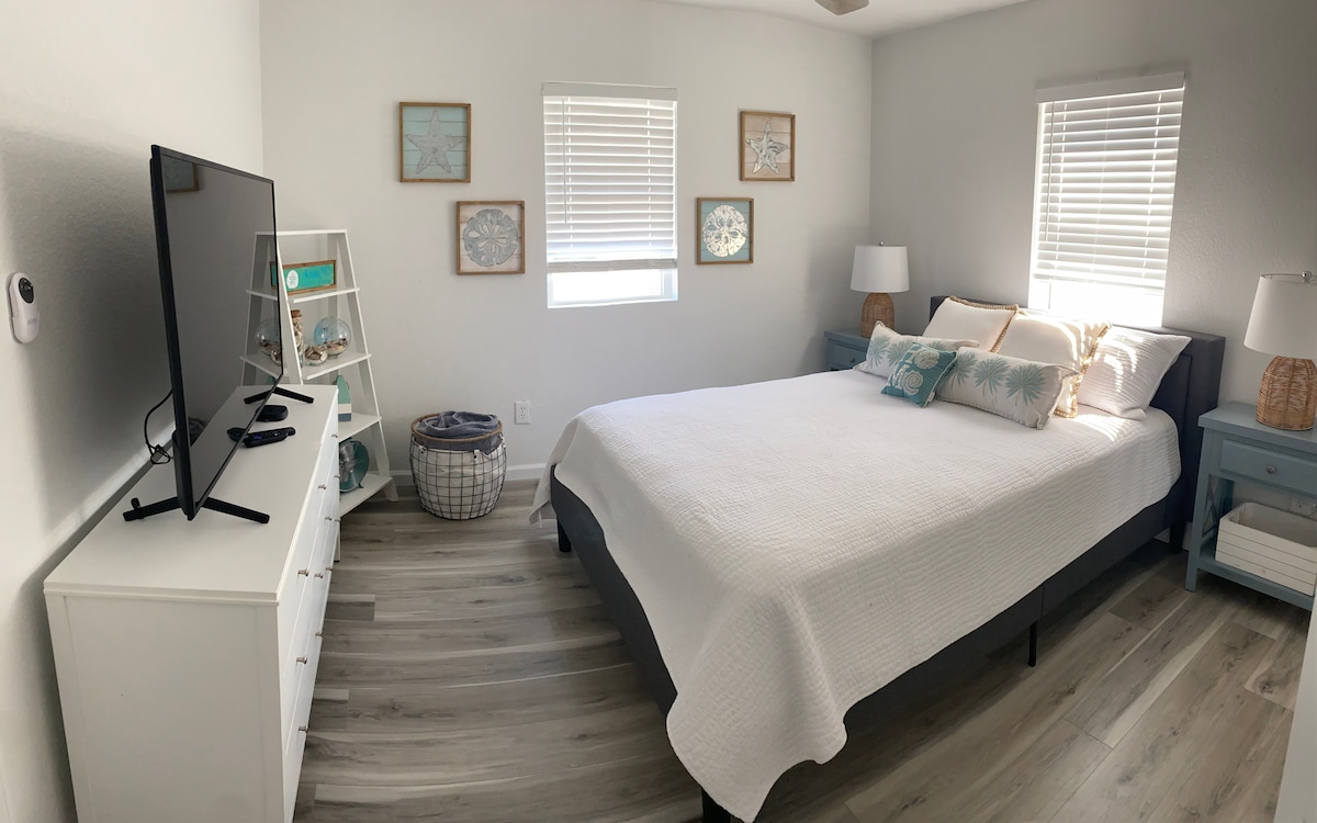 The Hidden Gem - Linen and beach gear included!