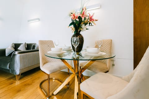 LUX Flat Central London | 3 Min to Holborn Station