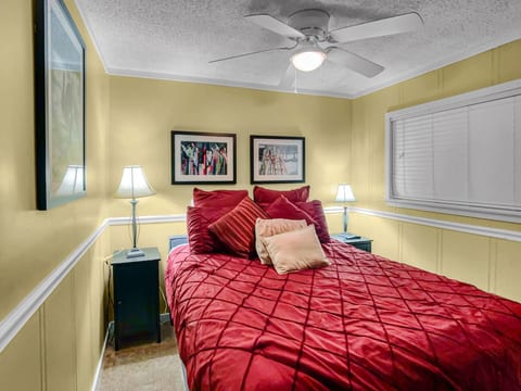 Bedroom with Queen Size bed