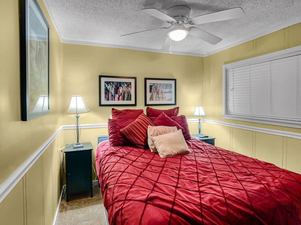 Bedroom with Queen Size bed
