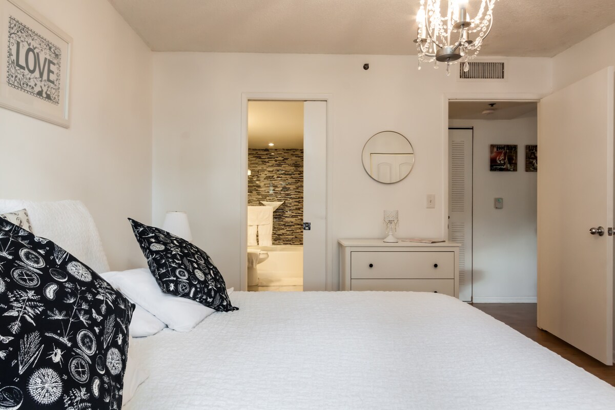 yacht-club-aventura-renovated-cozy-free-parking/