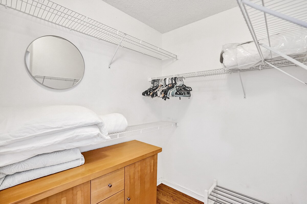 yacht-club-aventura-renovated-cozy-free-parking/