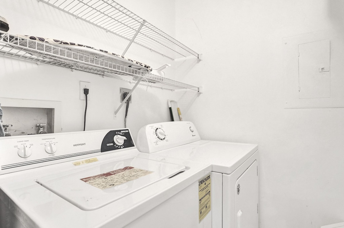 newly-renovated-yacht-club-aventura-free-parking/