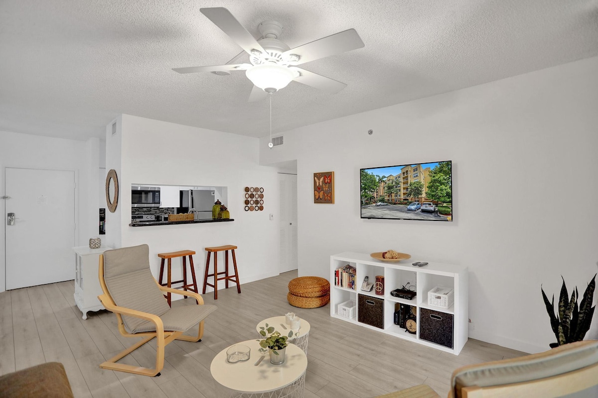 newly-renovated-yacht-club-aventura-free-parking/