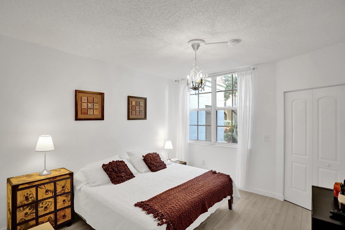 newly-renovated-yacht-club-aventura-free-parking/