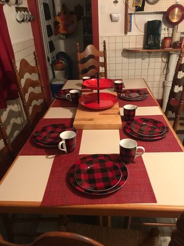 Table for 6 in this photo, but you can squeeze in 8 if you need to. Seating for 4 more at the kitchen counter. Table for 6 in this photo, but you can squeeze in 8 if you need to. Seating for 4 more at the kitchen counter. - RoundtopNorth@Gore - North Creek