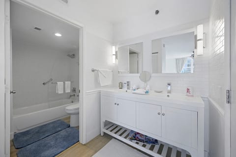 Location Yacht  Club at Aventura 2/2 Marina  view 