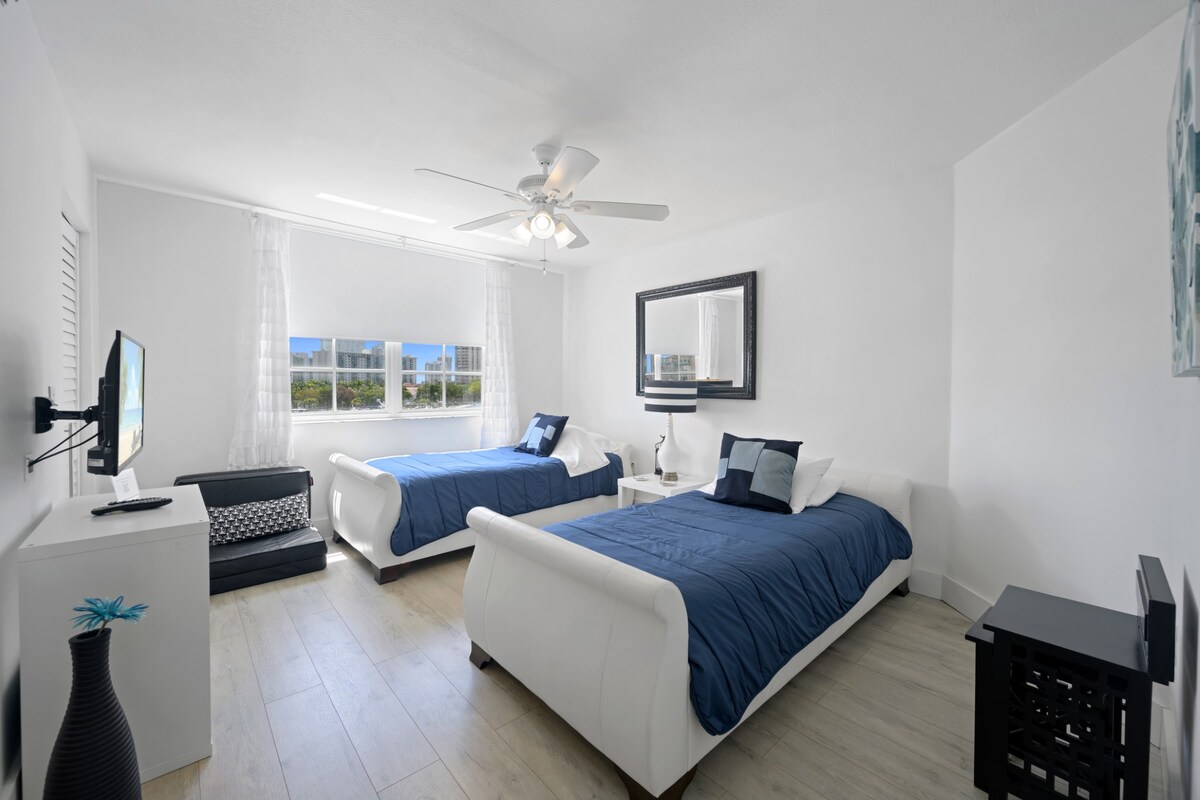 location-yacht-club-at-aventura-2-2-marina-view/