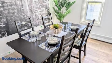 Stylish & Modern House + Near Barrie Beach!