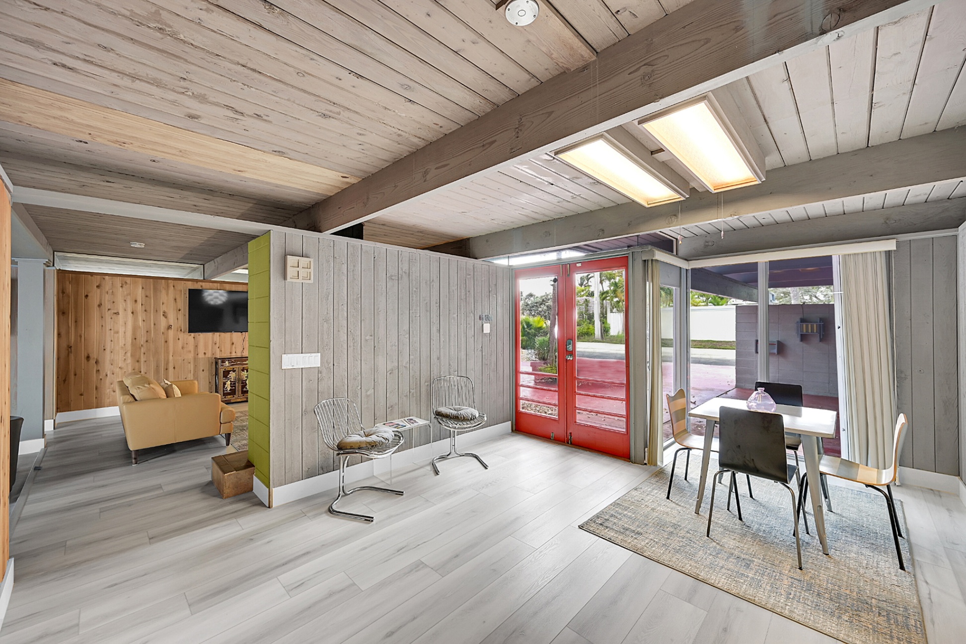 front entrance with extra space for working or dining