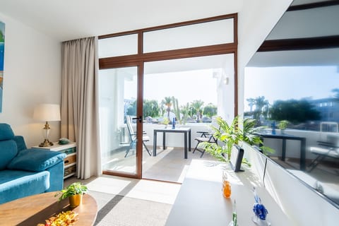 Casa Astra · Stylish by the Pool & Near the Beach image 4