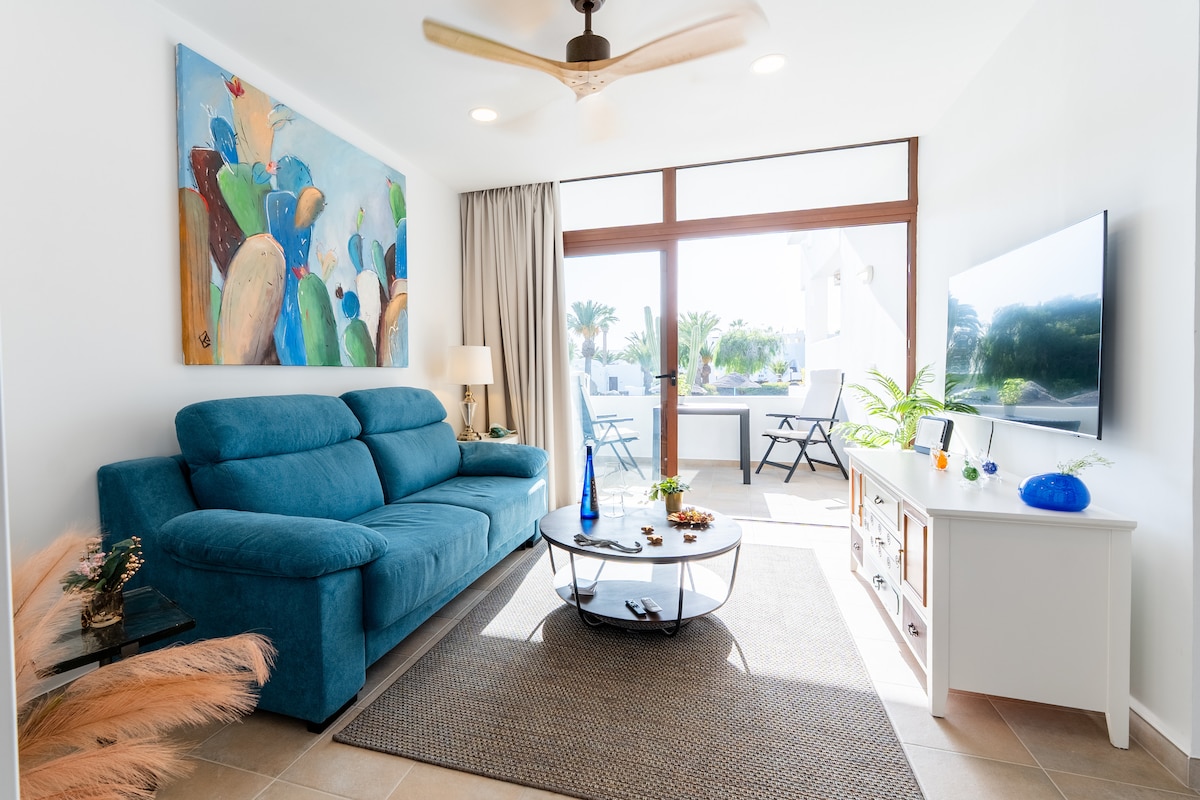 Casa Astra · Stylish by the Pool & Near the Beach image 1