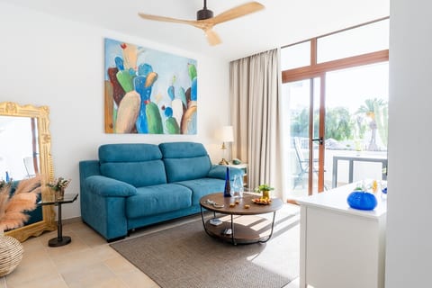 Casa Astra · Stylish by the Pool & Near the Beach image 3