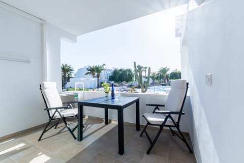 Casa Astra · Stylish by the Pool & Near the Beach image 5