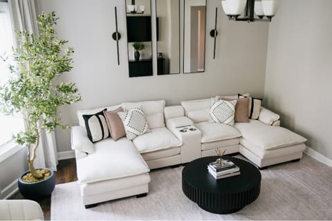 Sleeps 18 • 7BR • Gym • Game Room • Theater
