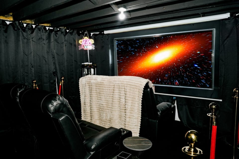 Sleeps 18 • 7BR • Gym • Game Room • Theater - Chicago
