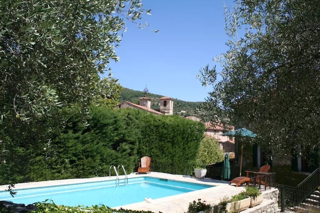 View of pool and Seillans old town