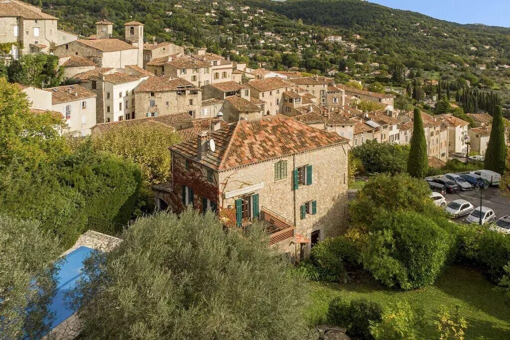 Maison Hirondelle, in medieval Provençal village.