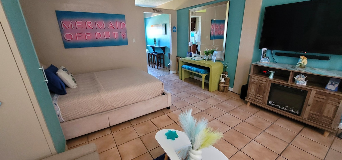 Off Duty Mermaid Studio @ Daytona Beach image 3 Off Duty Mermaid Studio @ Daytona Beach