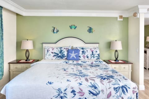 1110 - Oceanfront Corner Studio - Panoramic Views