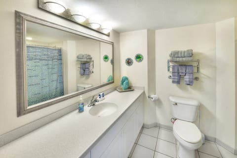 1110 - Oceanfront Corner Studio - Panoramic Views