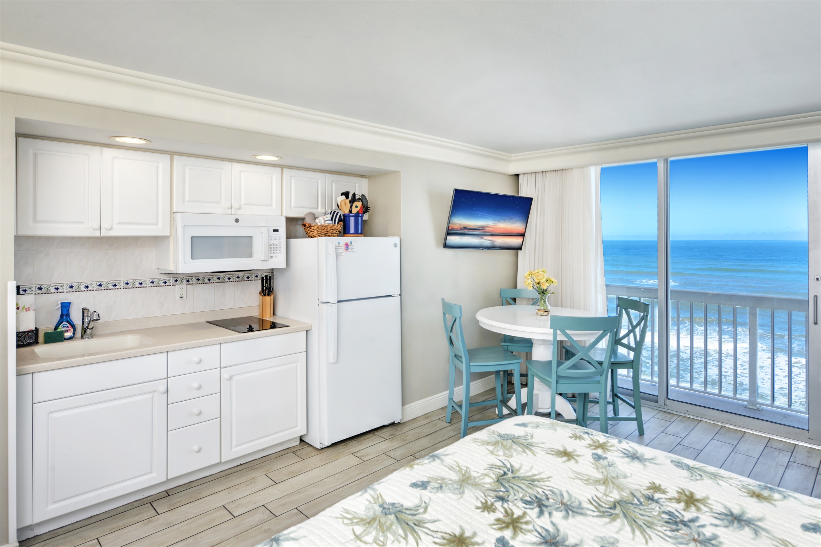 812-oceanfront-studio-private-balcony-monthly-specials/