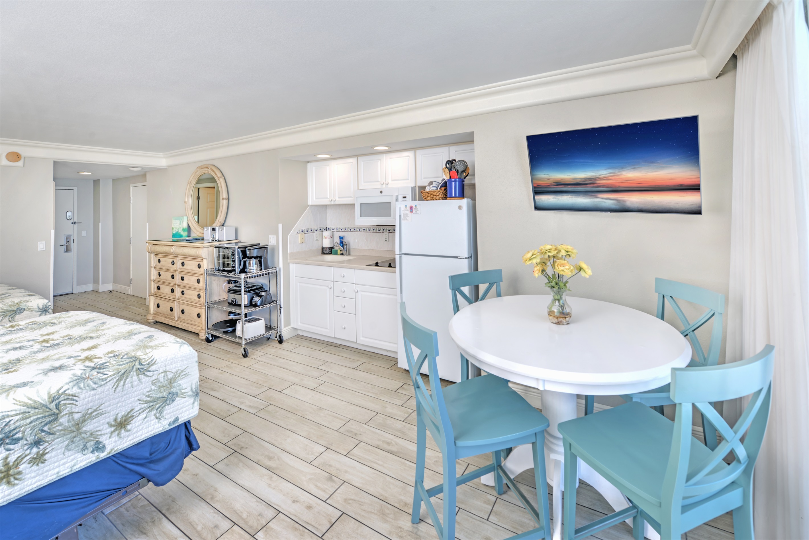 812-oceanfront-studio-private-balcony-monthly-specials/