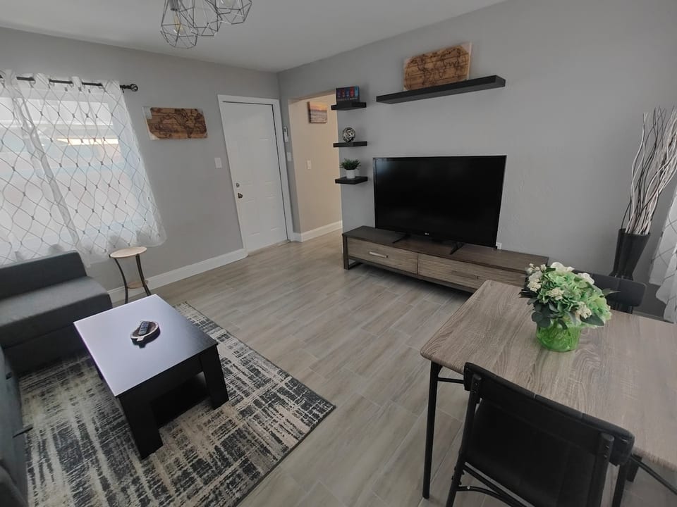 The Bayou Breeze Cottage - St. Petersburg
