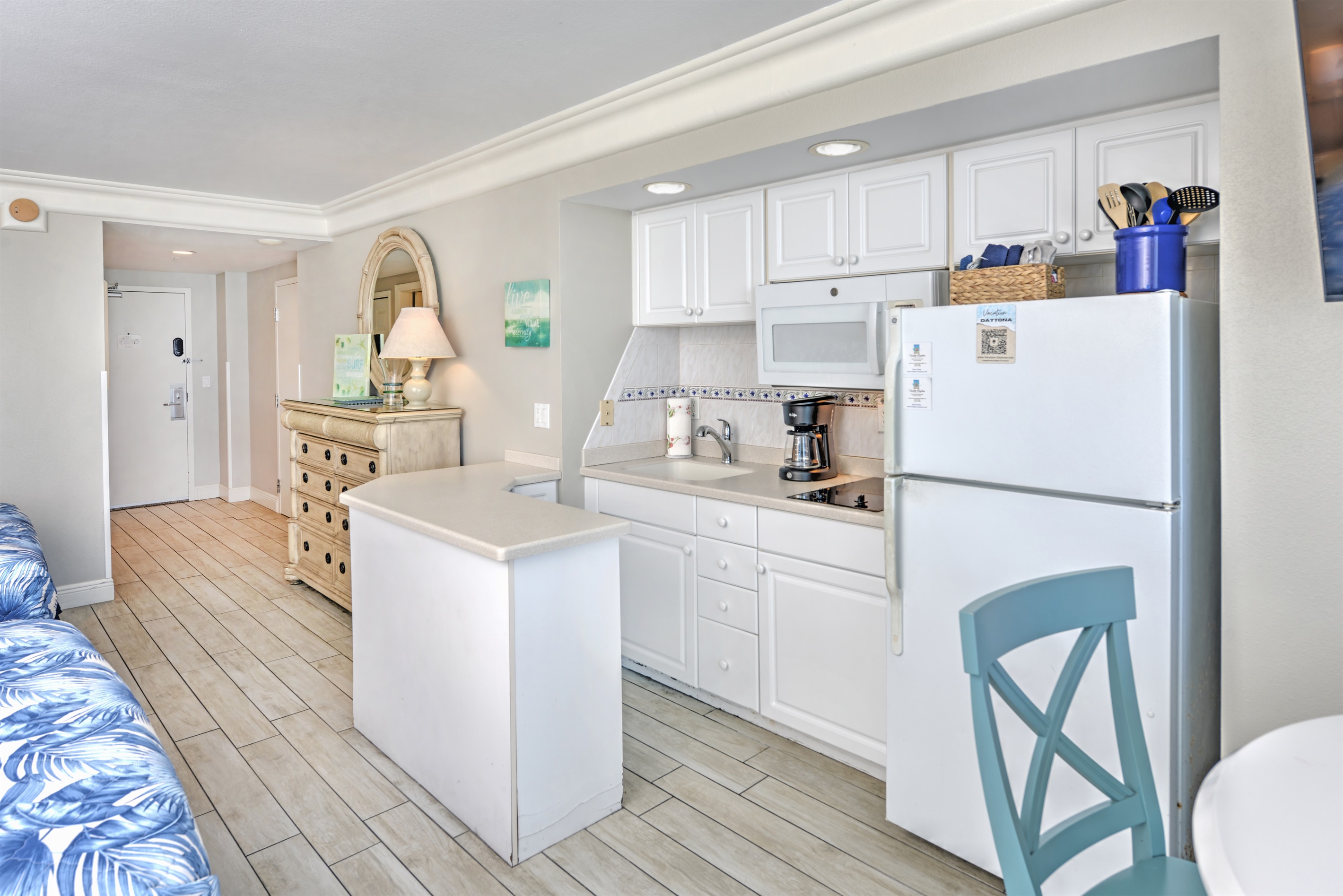 712-oceanfront-condo-with-private-balcony/