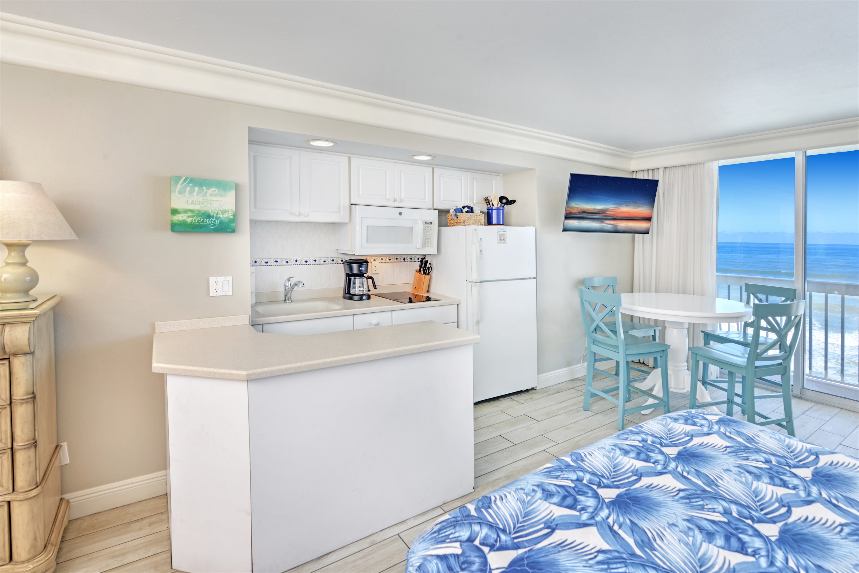 712-oceanfront-condo-with-private-balcony/